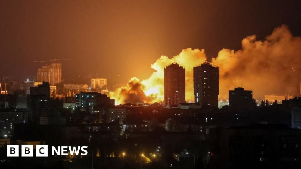 Three killed in ‘massive’ Russian attacks on Ukraine, says Zelanski