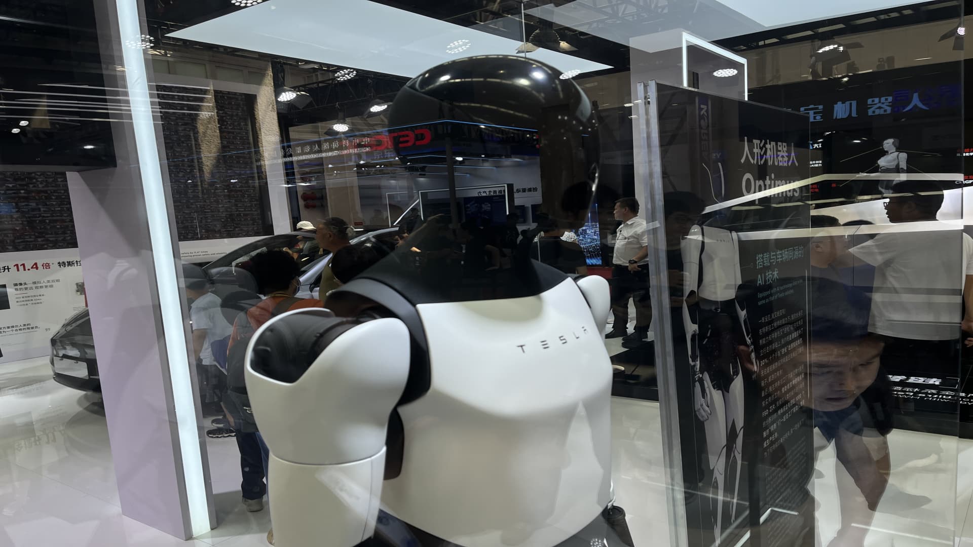 Tesla Vice President in charge of Optimus robotics is leaving