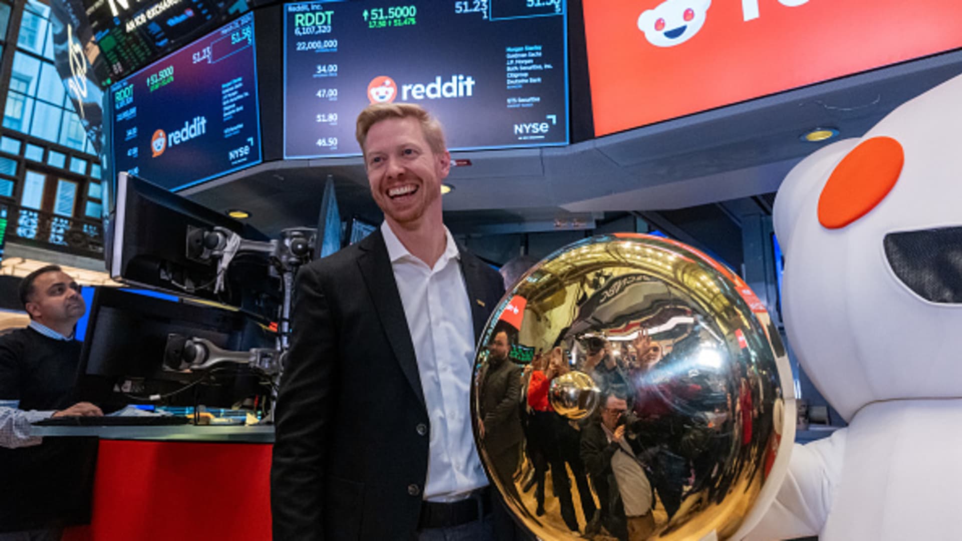 At 20 years old, Reddit is defending its data and fighting AI with AI