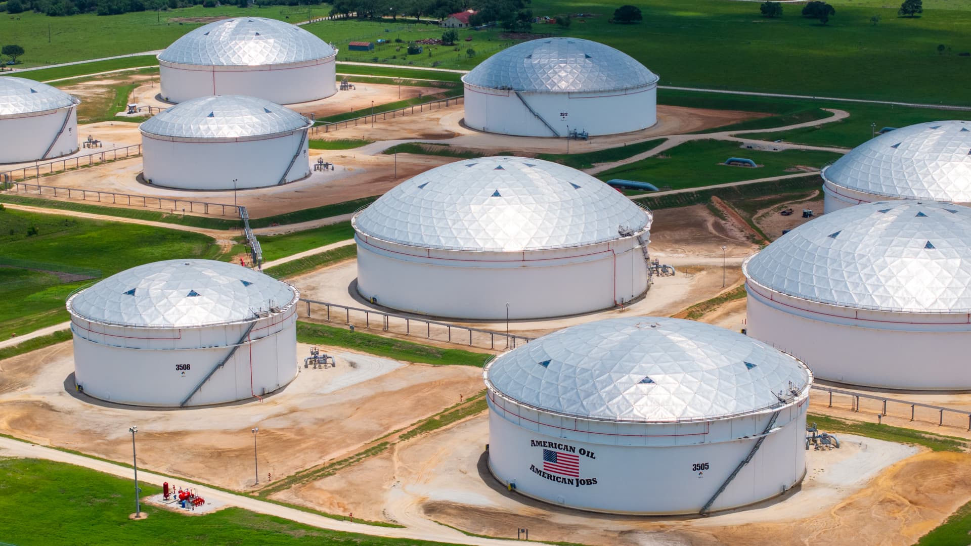 Oil falls as investors dismiss risk that Iran could disrupt supplies