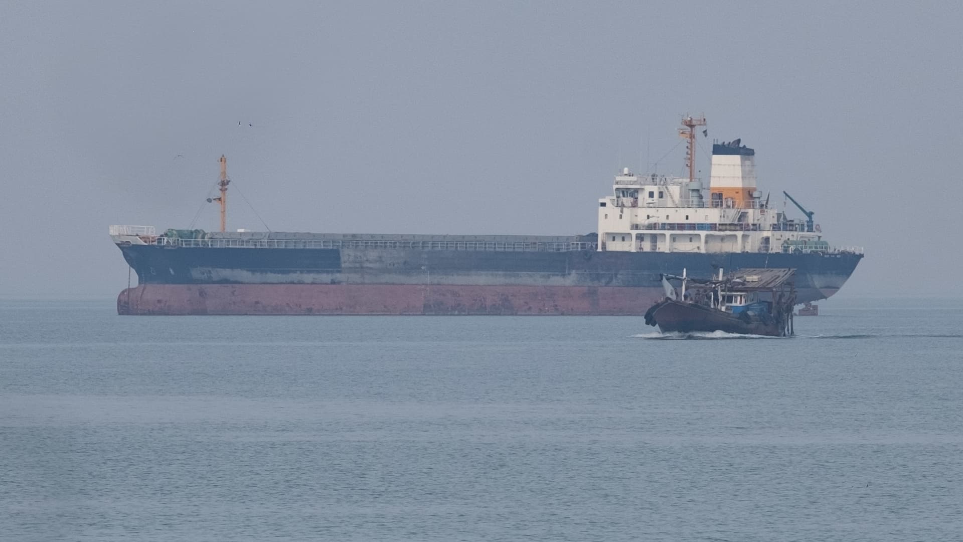 China skirts U.S. sanctions to remain top Iranian oil buyer