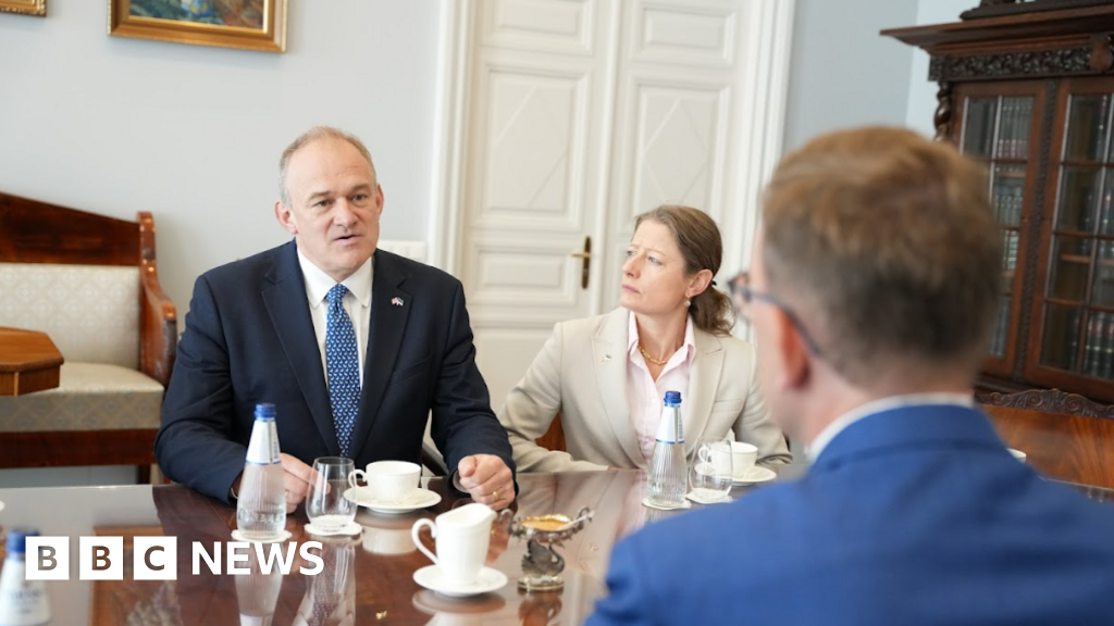 Give new recruits £10,000 to join army, says Sir Ed Davey