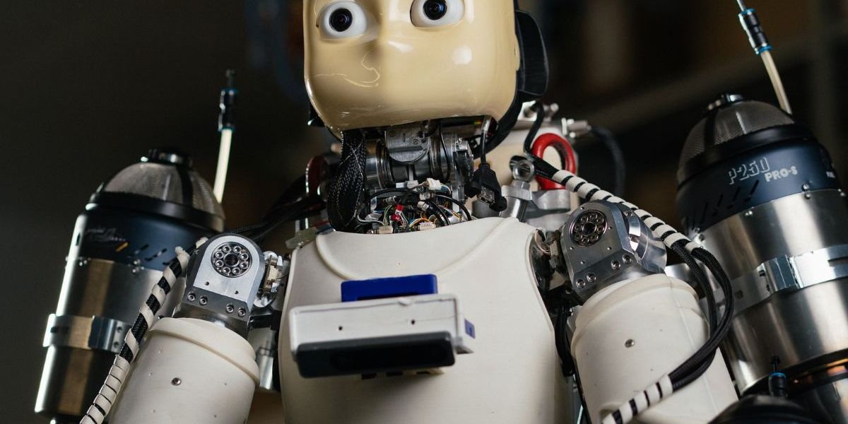 Jet-Powered Robot, Drone With Trunk, and More