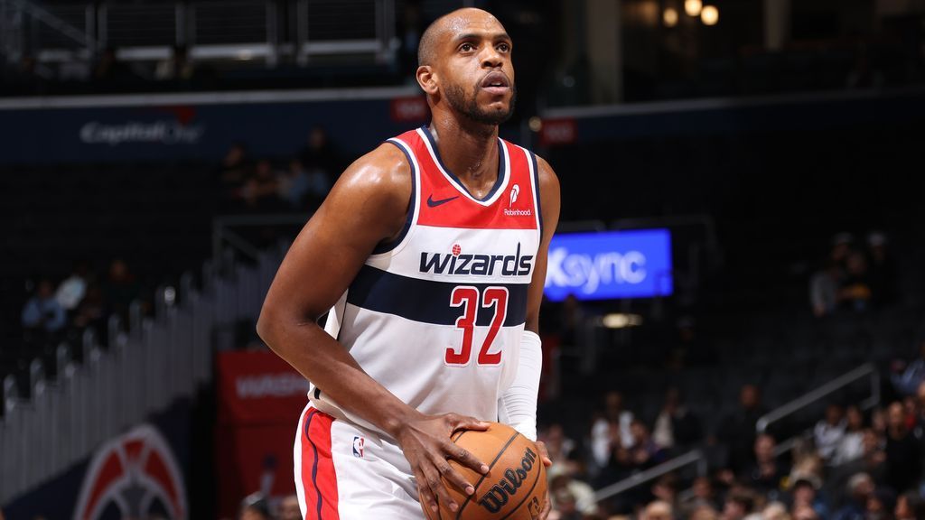Sources – Wizards’ Khris Middleton picks up .3M option