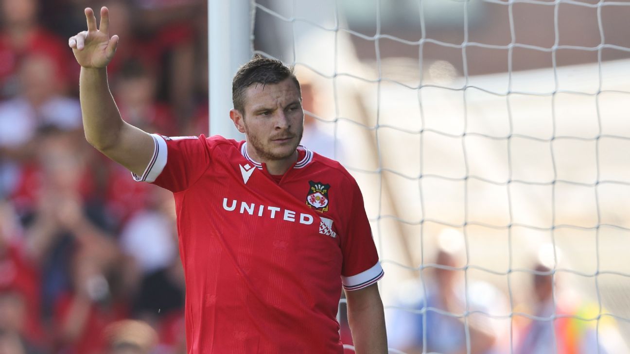 Wrexham legend Paul Mullin leaves club on season-long loan deal