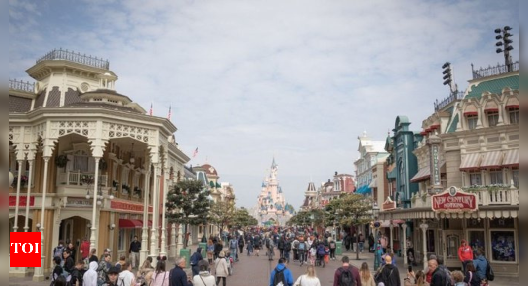 Bizarre social media stunt: British man arrested over Disneyland ‘wedding’ with 9-year-old Ukrainian girl; guests were hired Bizarre social media stunt: British man arrested over Disneyland ‘wedding’ with 9-year-old Ukrainian girl; guests were hired