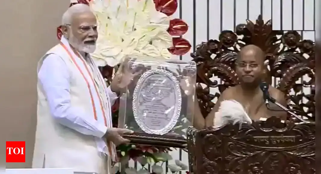 ‘Humbly accept it as prasad’: PM Modi honoured as ‘Dharma Chakravarti’ on Jain saint Vidyanand’s centenary | India News ‘Humbly accept it as prasad’: PM Modi honoured as ‘Dharma Chakravarti’ on Jain saint Vidyanand’s centenary | India News