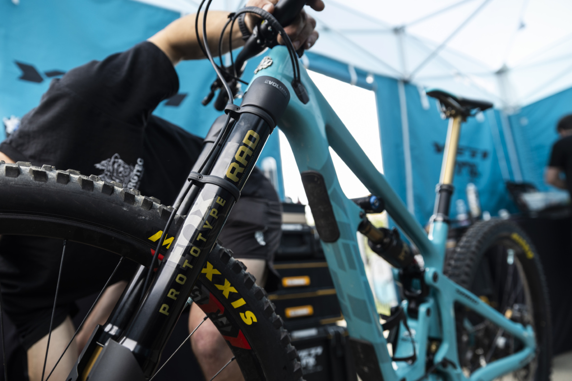 The Fox Podium is a premium, inverted trail/enduro fork designed to ride like a DH fork