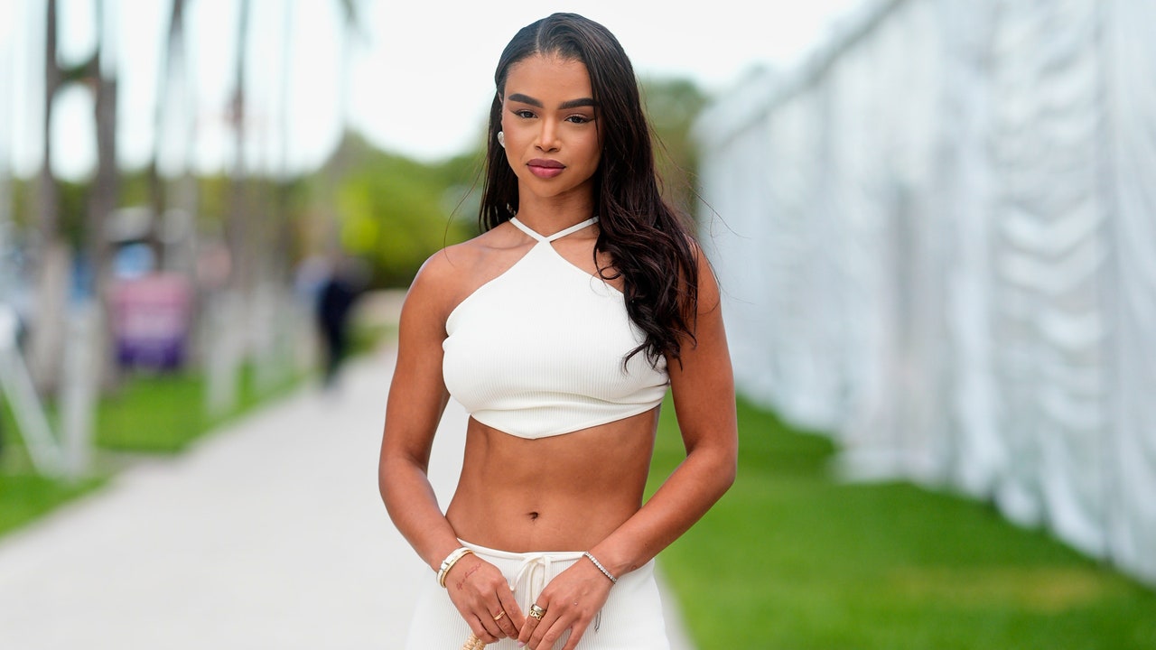 What to Wear in Hawaii Beyond a Beach Cover-Up, According to a Fashion Writer