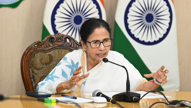 Blow To Mamata Govt As High Court Orders Stay On Aid To Sacked School Staffers Blow To Mamata Govt As High Court Orders Stay On Aid To Sacked School Staffers