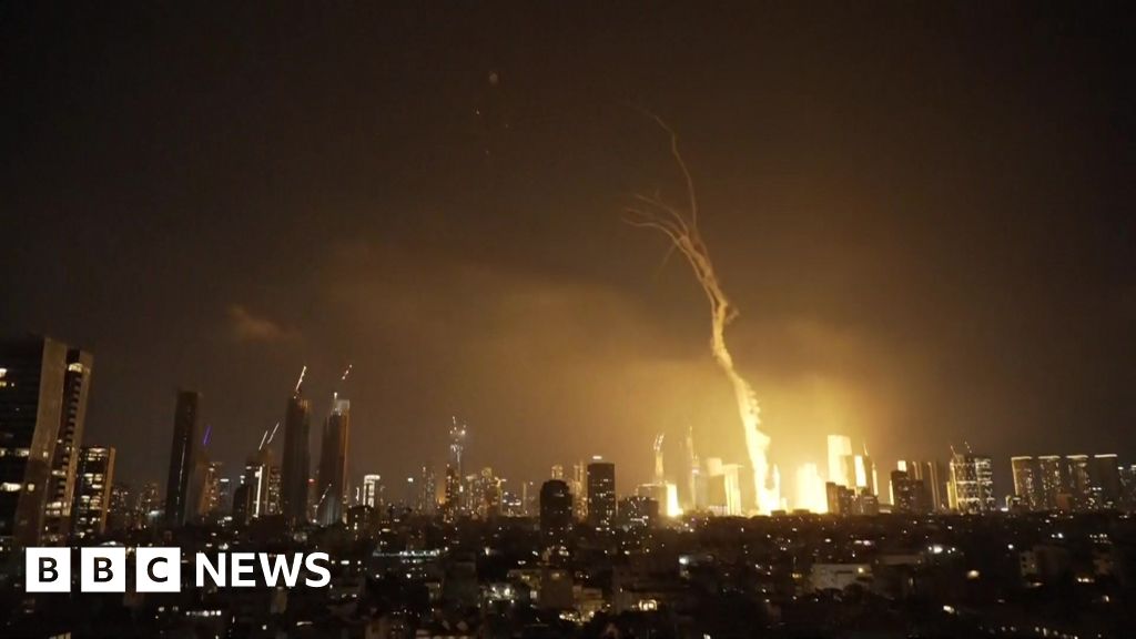 Explosion in Tel Aviv as Iran’s vengeance and huge plum of smoke Explosion in Tel Aviv as Iran’s vengeance and huge plum of smoke