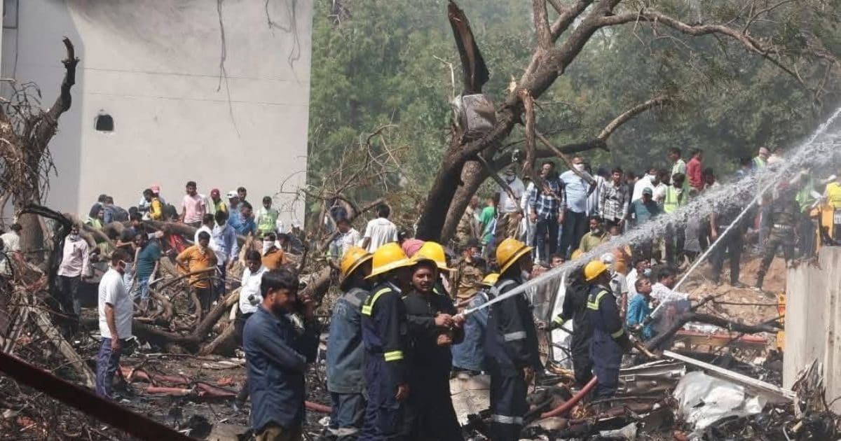 अहमदाबाद प्लेन क्रैश: पुलिस कमिश्नर का दावा, एक शख्स जिंदा बचा