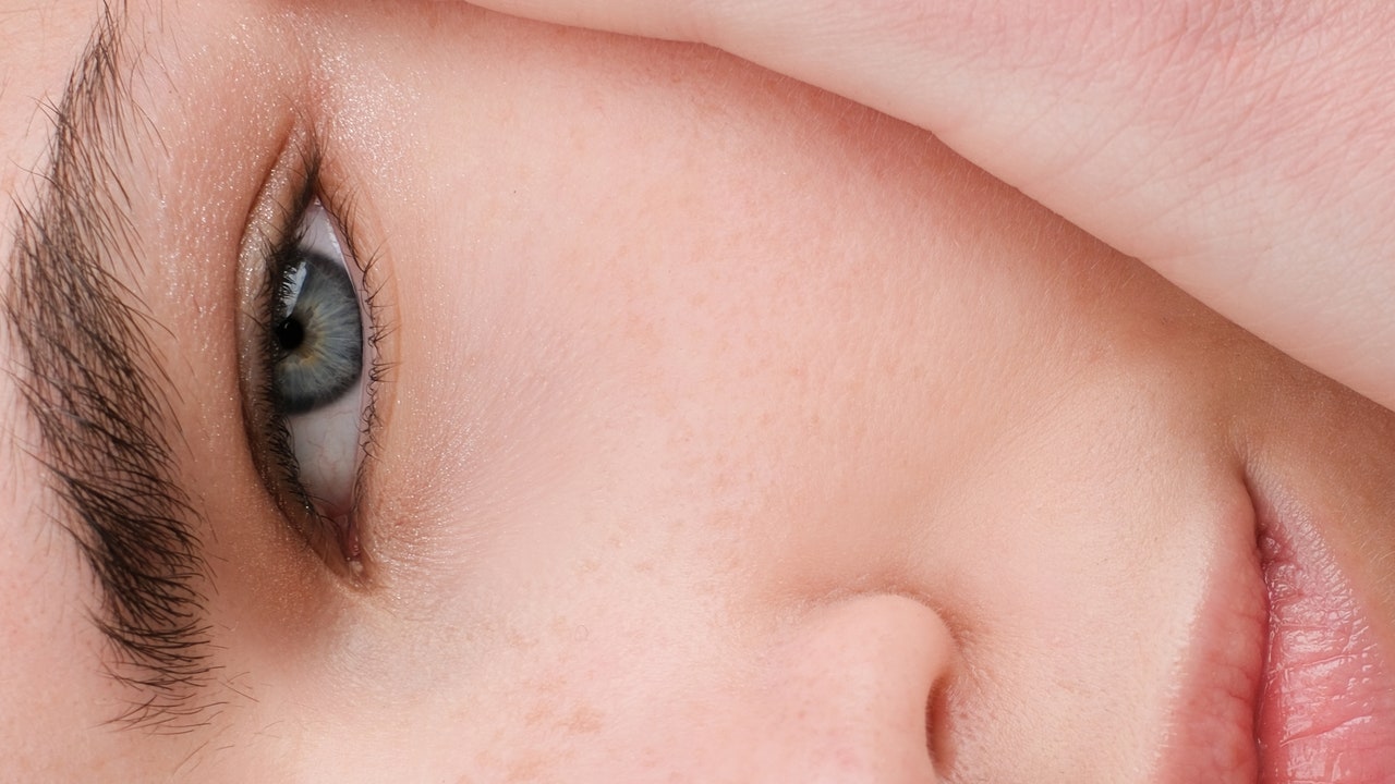 12 Best Eye Serum Formulas of 2025 to Tighten and Depuff