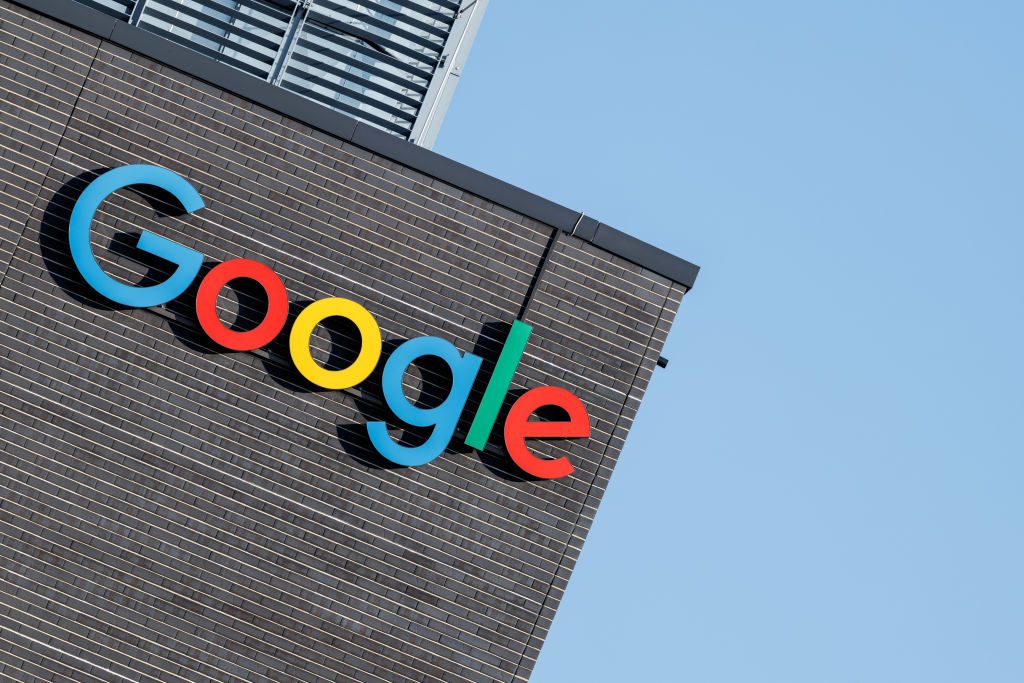 Google searches test the audio overview for Query