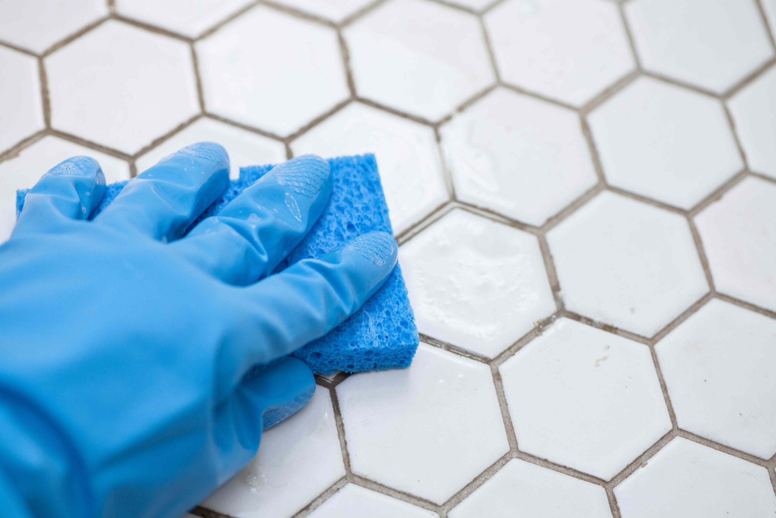 How to Get Red Grout Back to White With This Common Household Staple