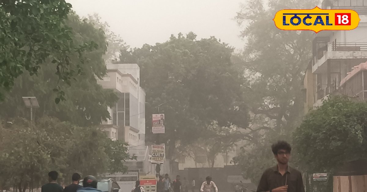 UP Rain Alert: यूपी के इन 22 जिलों में आज होगी झमाझम बारिश, 50KM की रफ्तार से चलेंगी हवाएं, जानें IMD का अपडेट