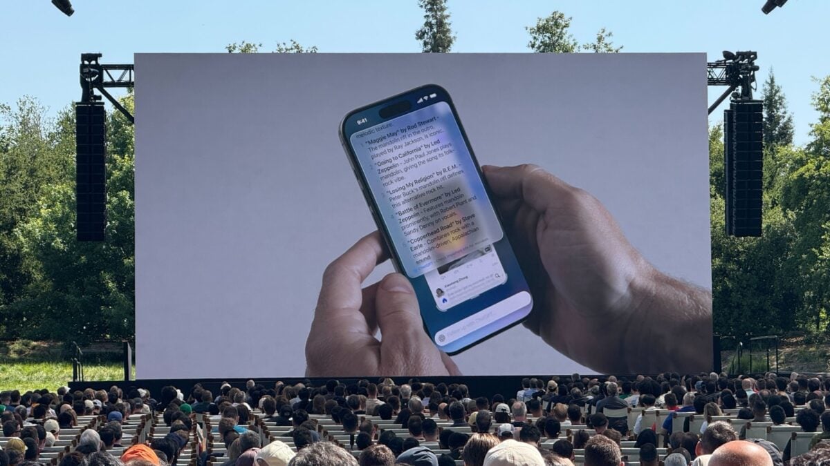 Apple Intelligence Can Now Creep on Your iPhone Screen