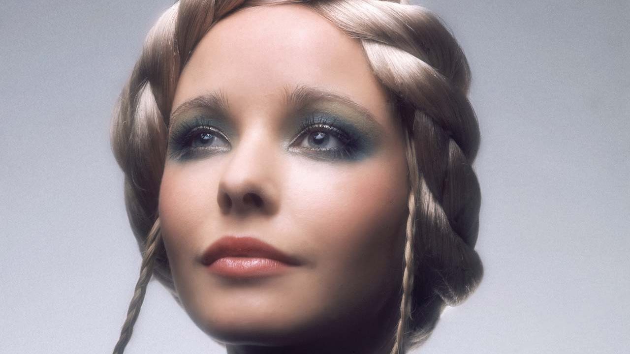 Remembering ’60s Model And Vogue Cover Star Maudie James