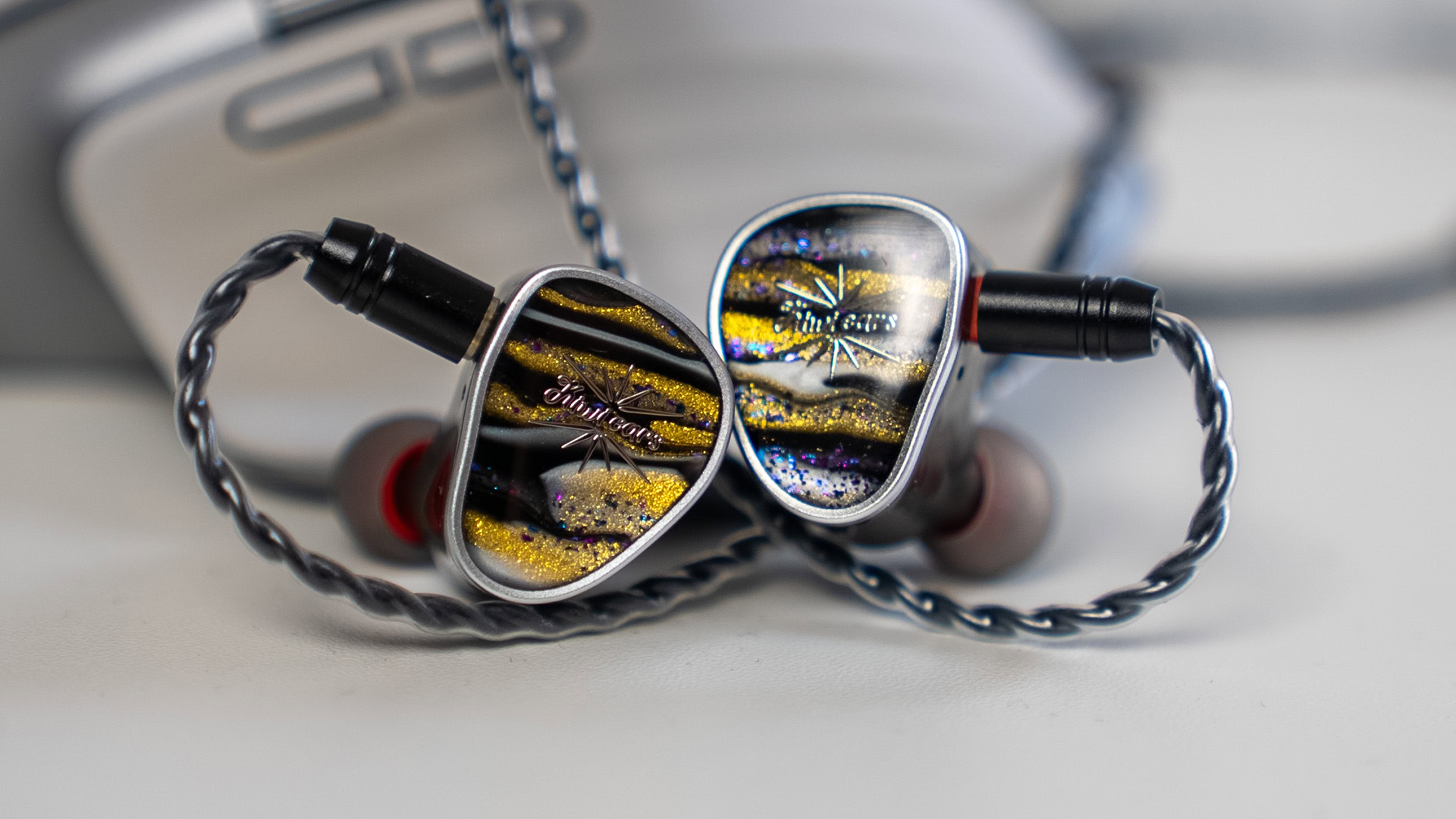 Kiwi ear étude distributes touch bass with étude vibration-operated IEM technology