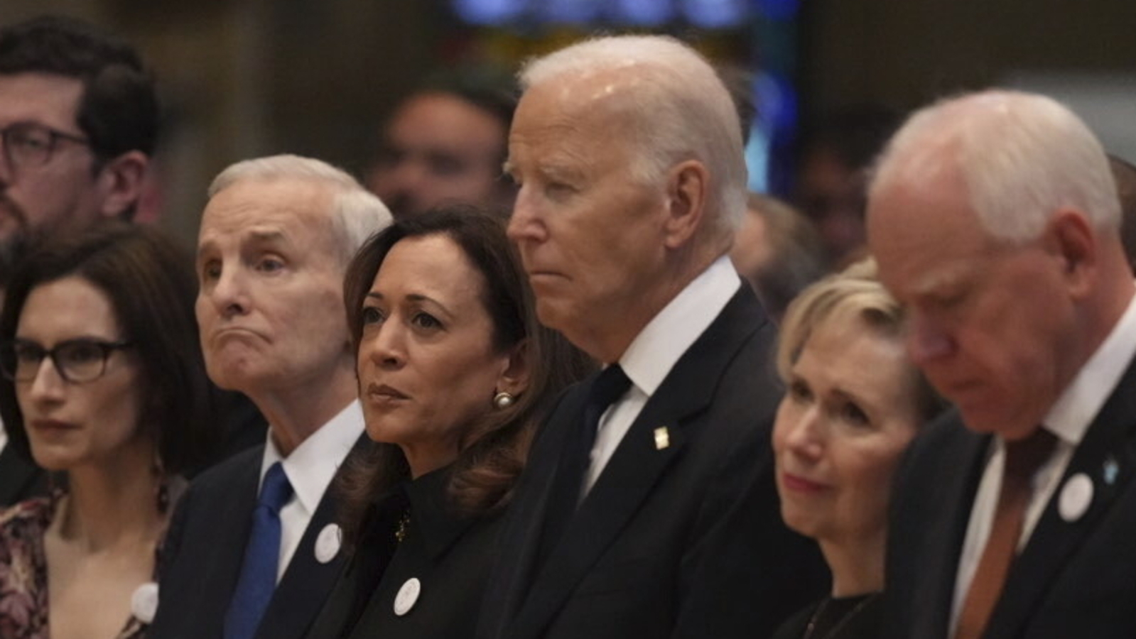 Those who hold hands during the emotional moment at the funeral of Biden and Kamla Harris Melissa Hortman: Watch