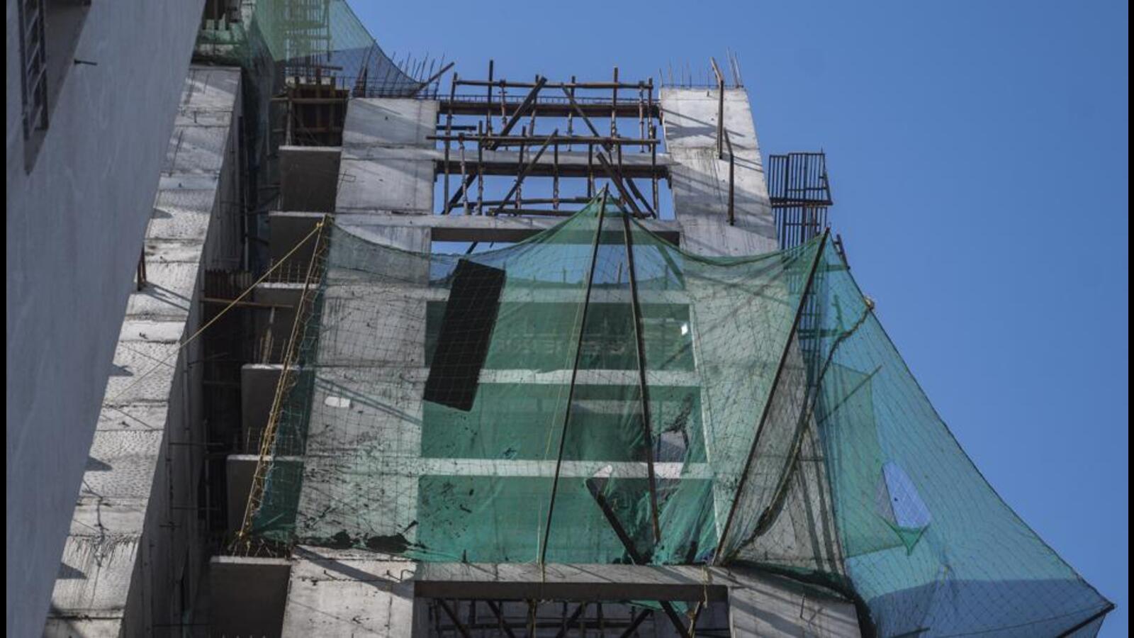 Construction worker dies after falling from 13th floor. Mumbai News