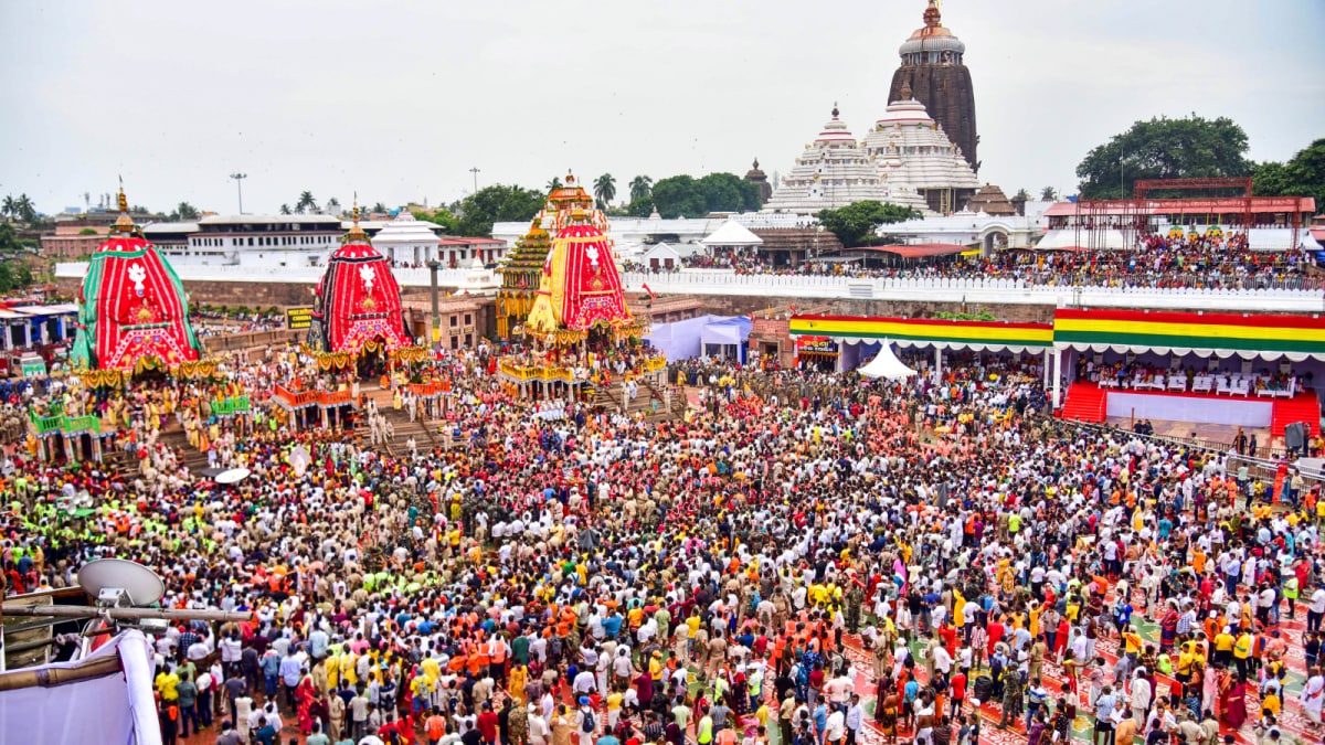 Three were killed, more than 50 injured in Jagannath Rath Yatra near Gundicha temple in Puri. Bharat News