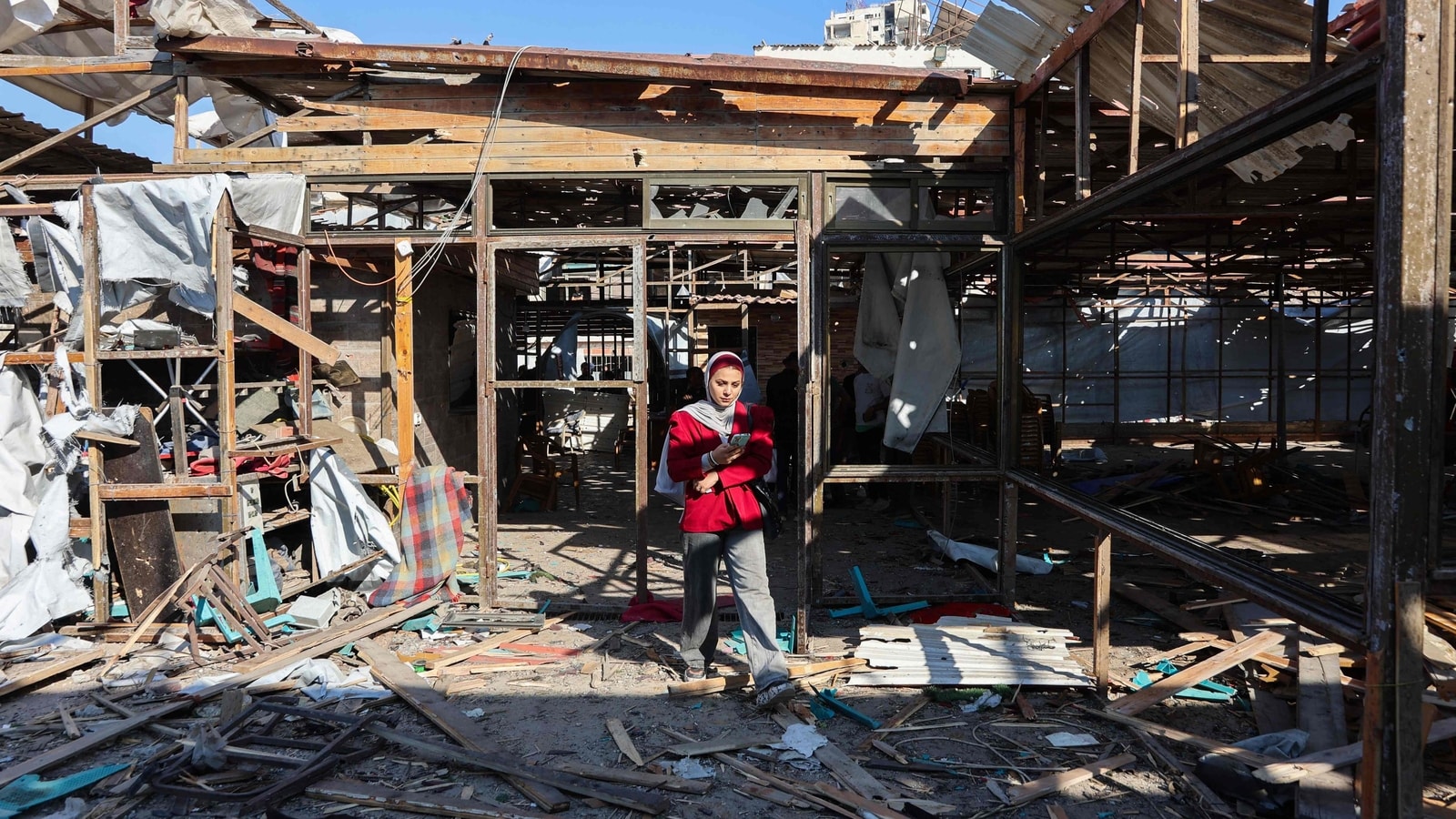 74 were killed in Gaza because Israeli forces went on café strike, fire on people demanding food. world News
