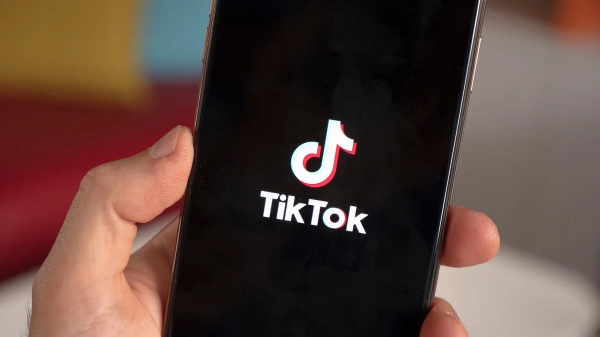 Trump says he has “very wealthy people” ready to buy TikTok