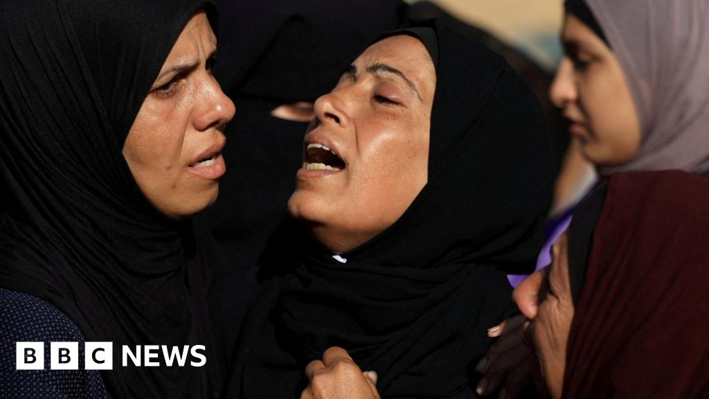 Eleven killed by Israeli fire, demanding help, rescue team says