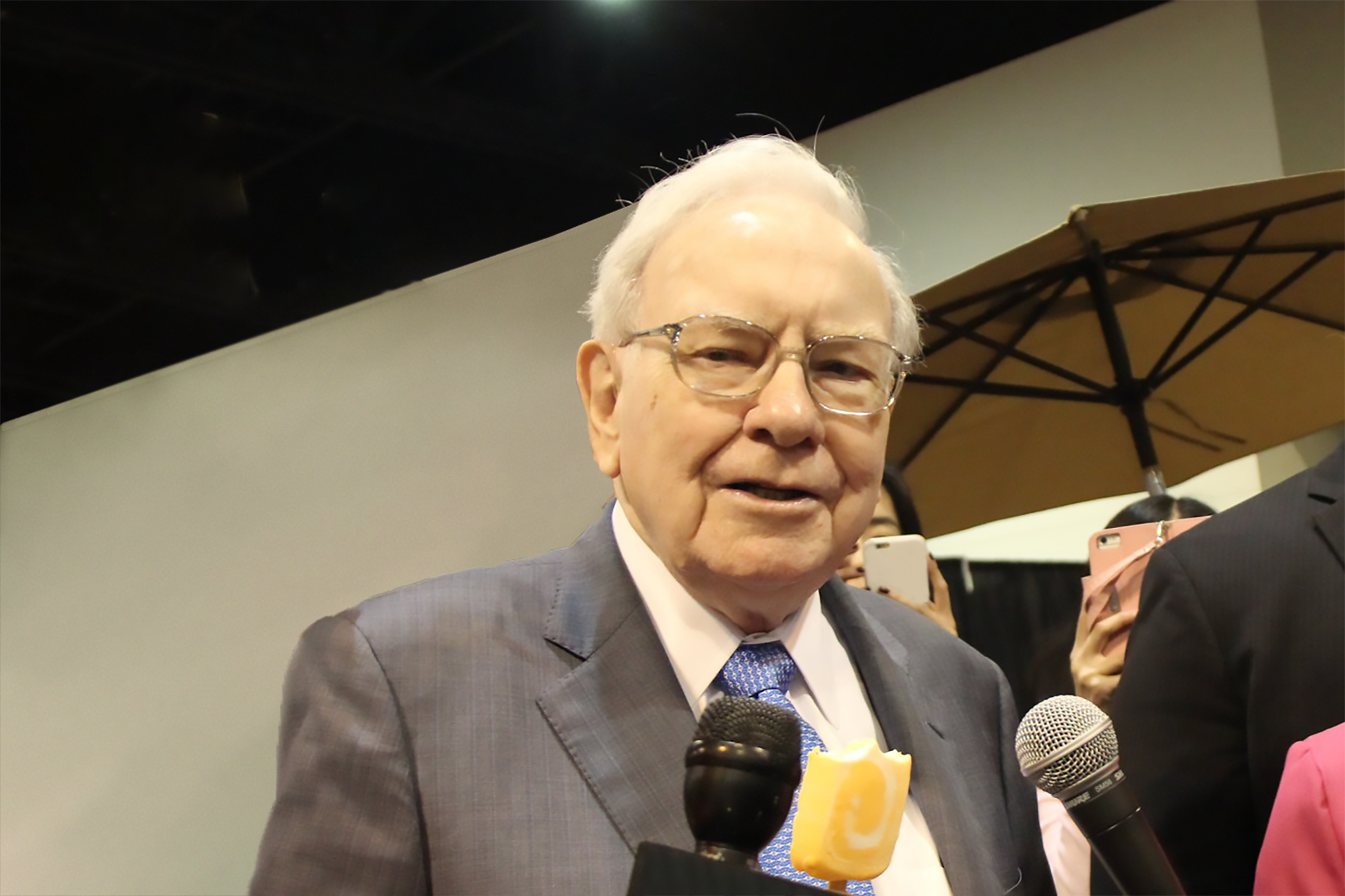 Investing ,000 in These 2 Warren Buffett Stocks Will Generate ,200 in Annual Passive Income