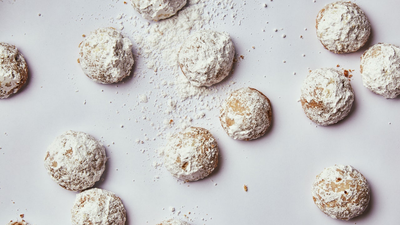 What Is Powdered Sugar—And How to Make It