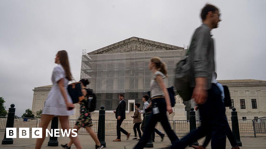 The Supreme Court curbs the power of the judges to block Trump’s orders in the case of a birthright citizen
