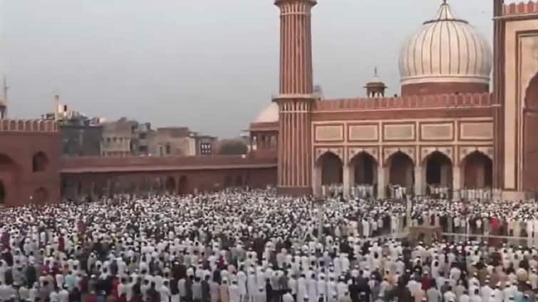 Thousands Gather At Jama Masjid to Celebrate Eid al-Adha With Devotion And Unity