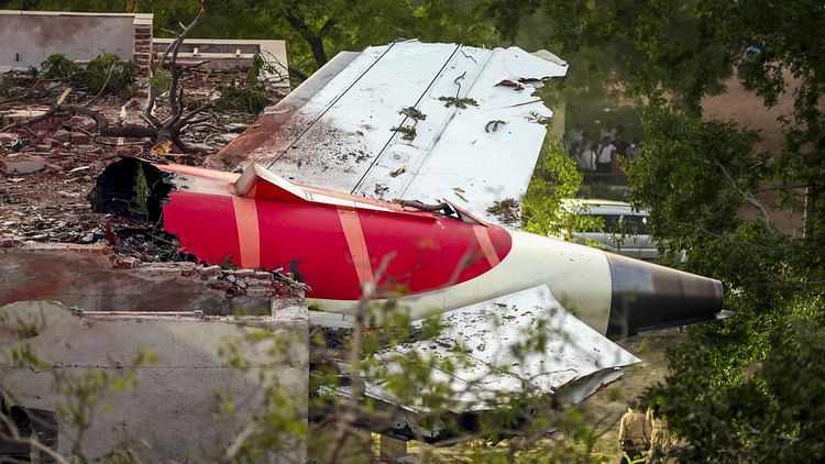 Ahmedabad Plane Crash: Captain Steve Claims That Plane Lost Lift Due To A Fault In Flap Setting – Amar Ujala Hindi News Live – Plane Crash:बोइंग-777 उड़ा चुके कैप्टन स्टीव का दावा
