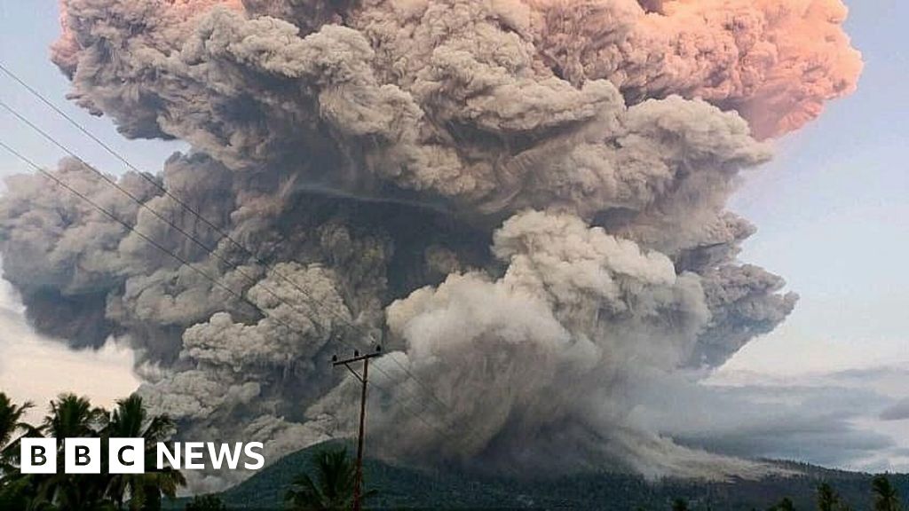 Bali flights canceled after Levotobi volcano in Indonesia