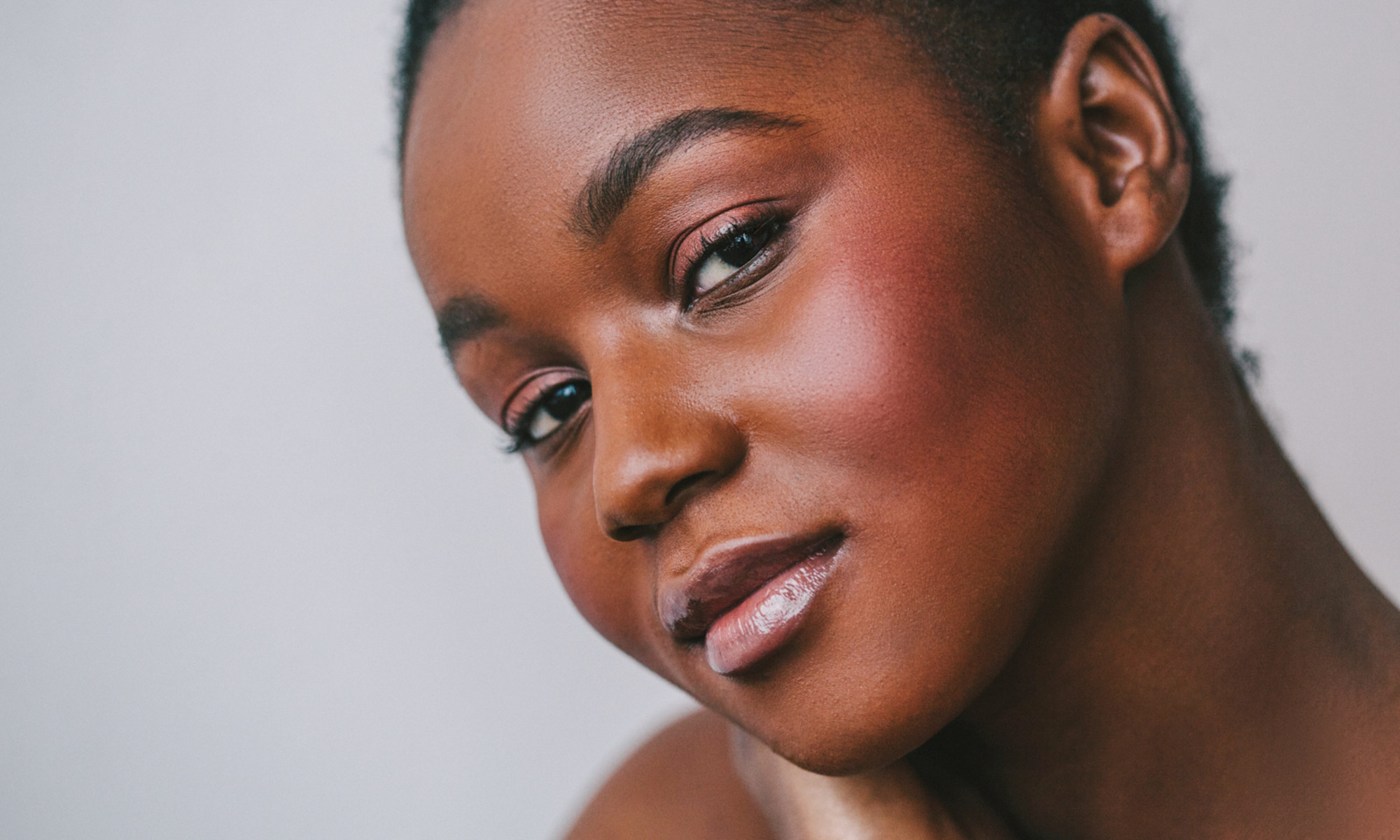 Lip Gloss As Highlighter: How Gloss Can Give You That Glow Lip Gloss As Highlighter: How Gloss Can Give You That Glow