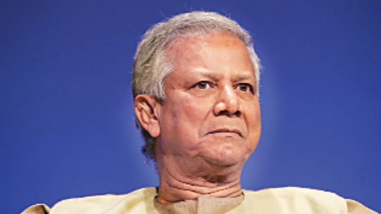 Bangladesh: मंदिर पर बुलडोजर एक्शन को लेकर भारत की आपत्ति के बाद बैकफुट पर बांग्लादेश, यूनुस सरकार ने दी सफाई