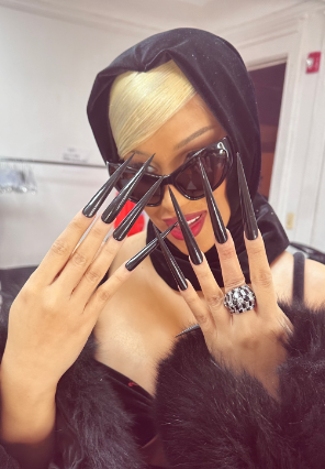 Cardi B’s “On Dat Money” Manicure by Jenny Bui with OPI – Industry News
