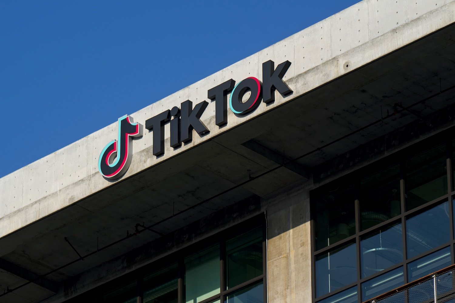 Trump Says “Very Wealthy People” Are Ready to Buy TikTok