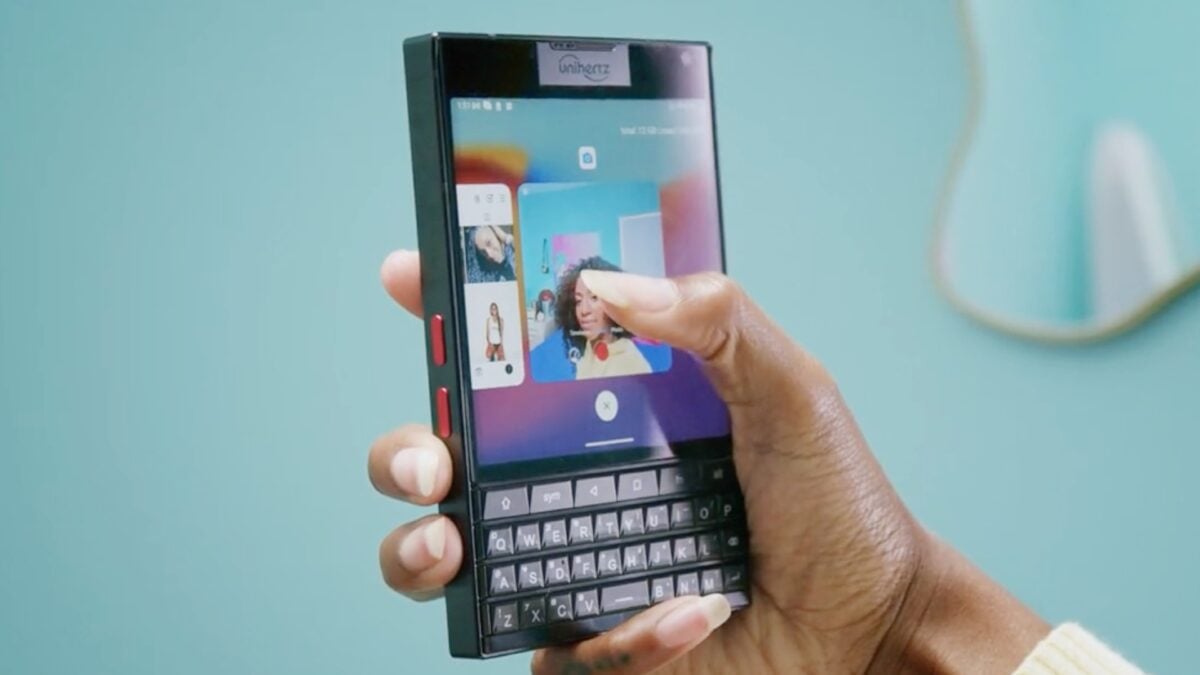 This BlackBerry Ripoff Is My Only Hope at Feeling Young Again