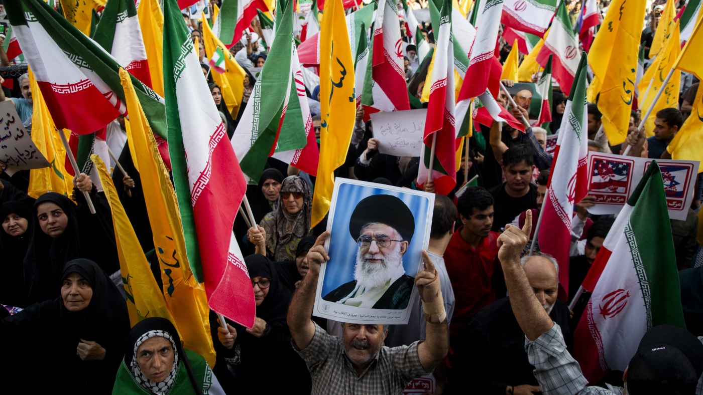 Forget ‘total obliteration’ — experts say Iran and U.S. need to negotiate : NPR