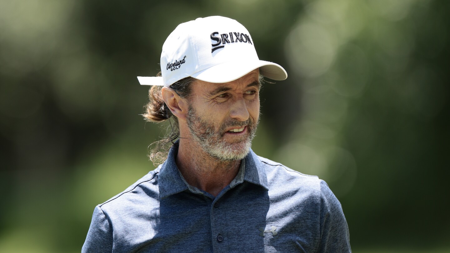 Mark Hensby shoots 3-under 67 with only three pars Thursday at U.S. Senior Open