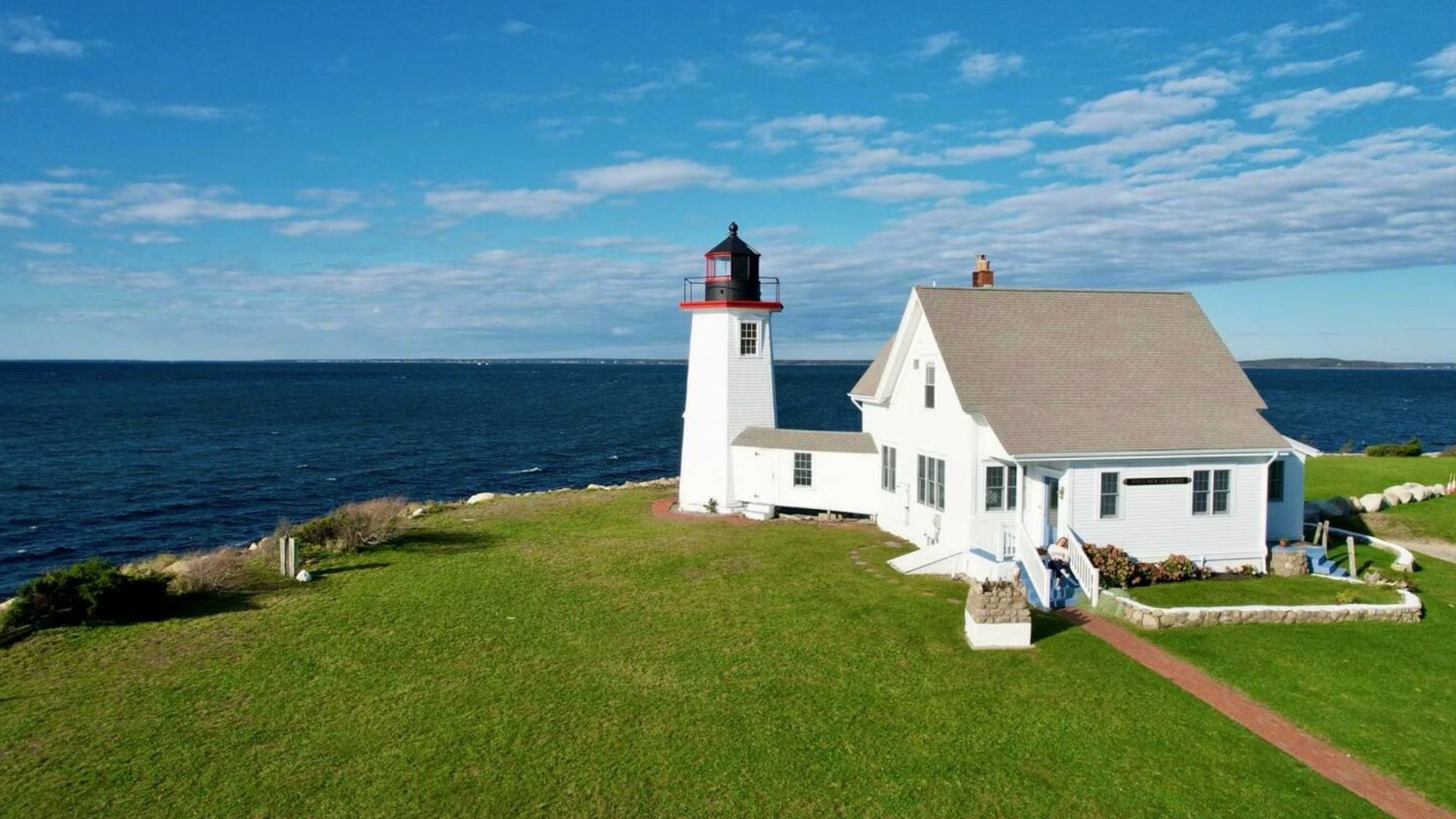 9 Best Lighthouse Airbnbs in the US