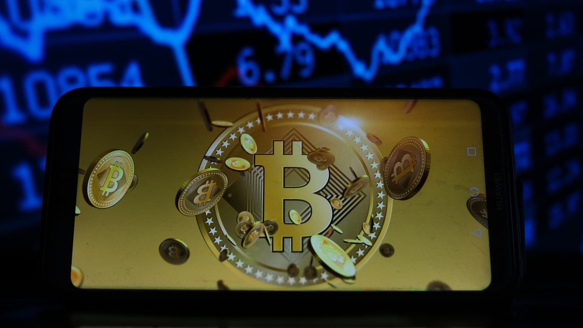 Bitcoin flies to new all-time highs, topping 8,000 as institutions pile into ETFs