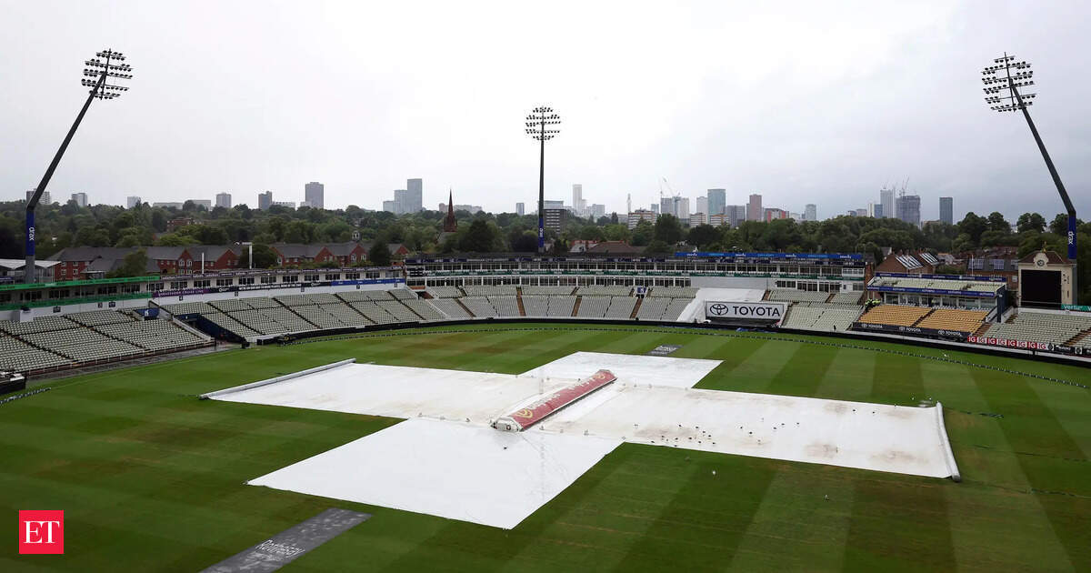 Rain delays play on day five with India needing seven wickets to beat England