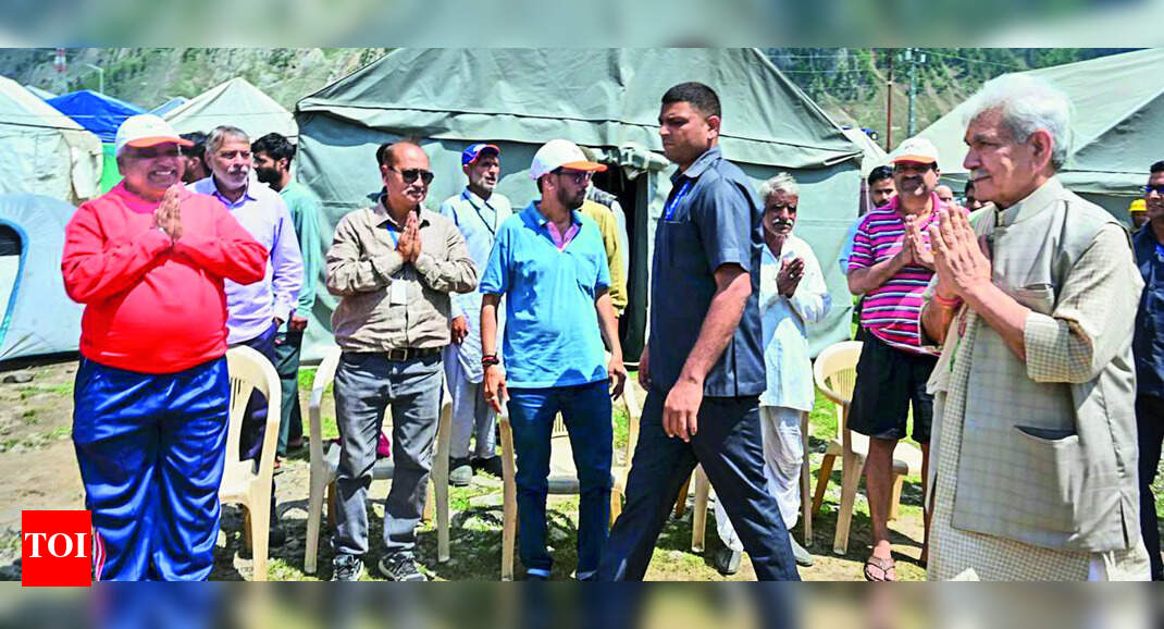 Amarnath Yatra: 18th batch of pilgrims leaves from Jammu base camp to Kashmir | India News Amarnath Yatra: 18th batch of pilgrims leaves from Jammu base camp to Kashmir | India News