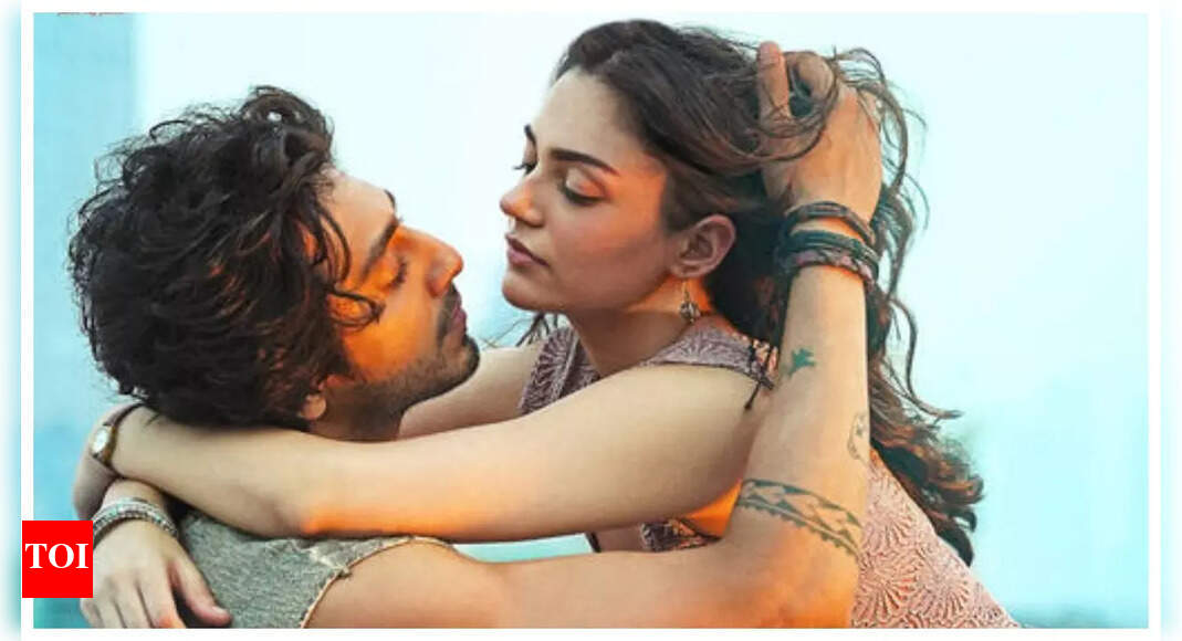 ‘Saiyaara’ box office collection Day 3: Ahaan Panday and Aneet Padda starrer records historic Rs 83 crore debut weekend; among highest-earning Bollywood films of 2025 |