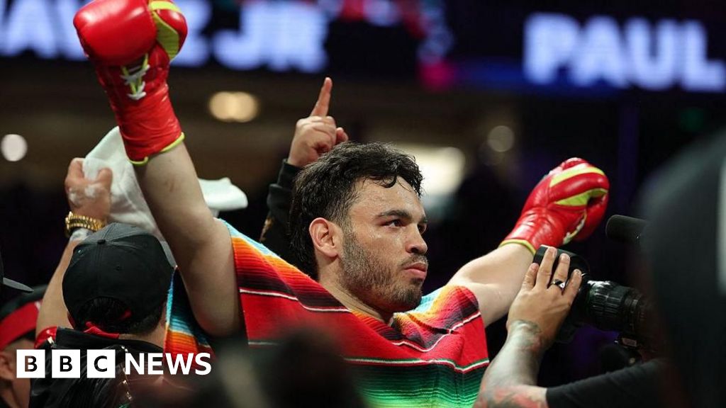 Famous Mexican boxer Julio Sesar Chavez Junior arrested by American Immigration