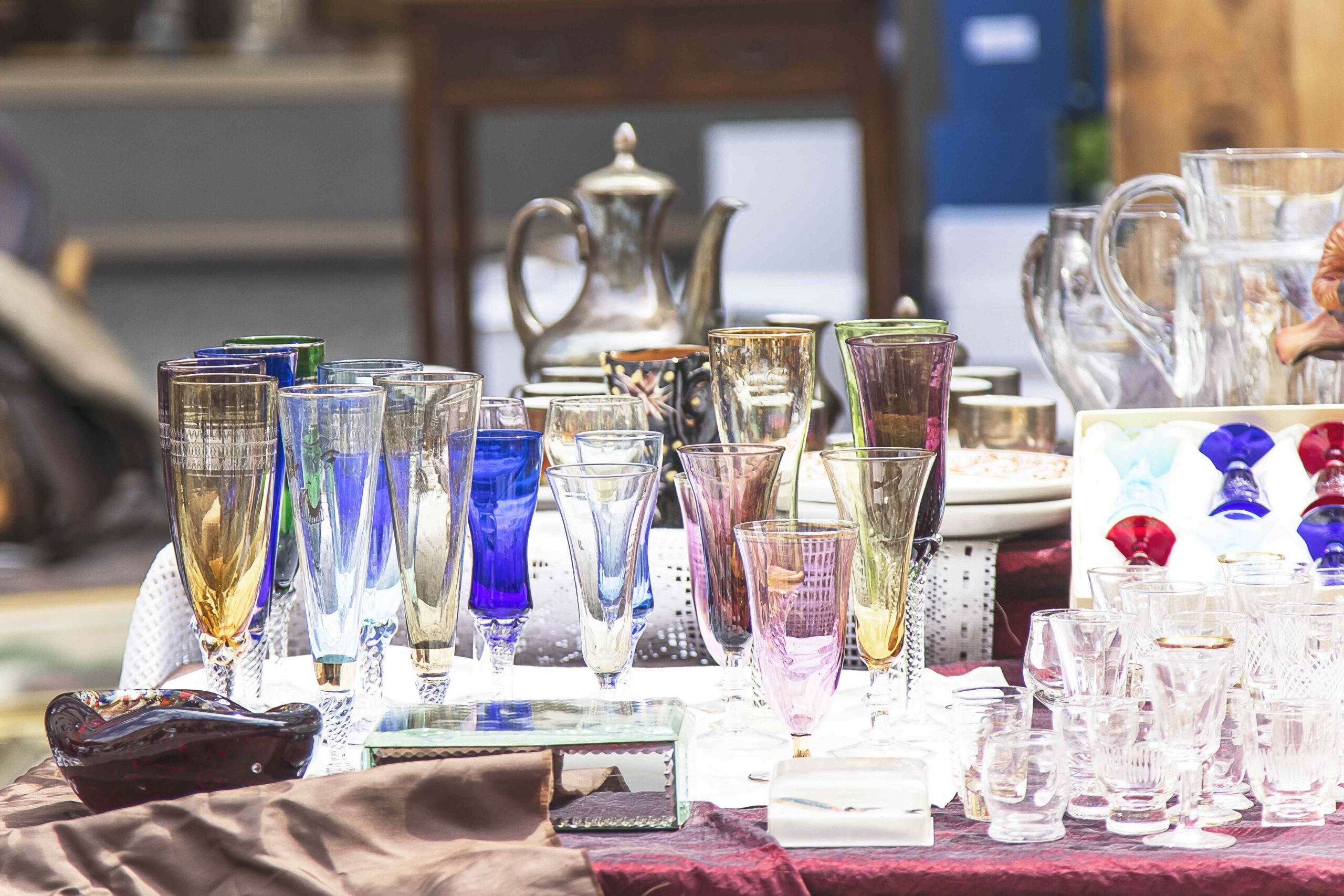The 5 Biggest Red Flags to Watch for When Thrifting Home Decor
