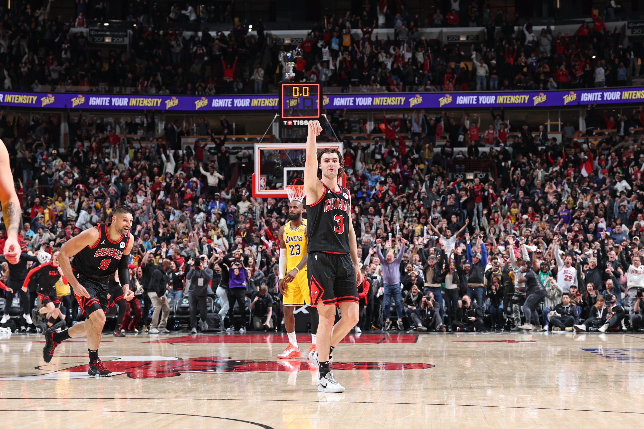 Josh Giddey Hits Half-Court Heave to Lift Bulls to 119-117 Victory